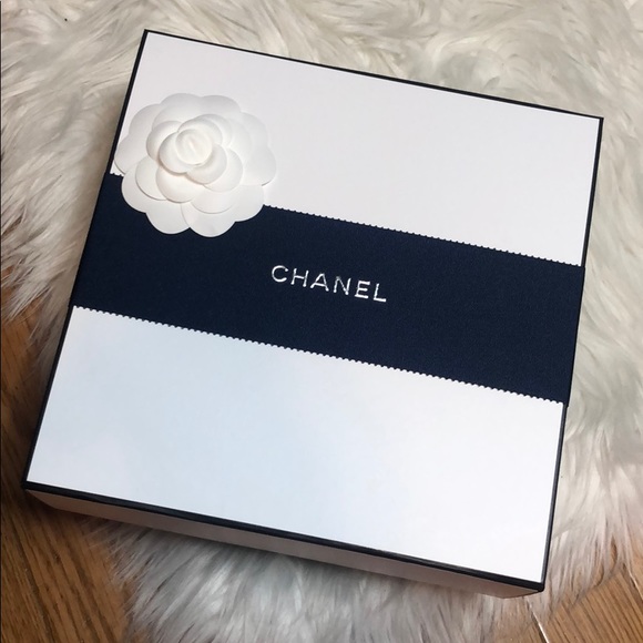 100% Auth CHANEL GIFT BOX w/ RIBBON - Picture 8 of 14